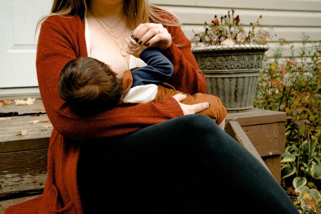 What Are the Benefits of Breastfeeding Over Formula? What Are the Benefits of Breastfeeding Over Formula?